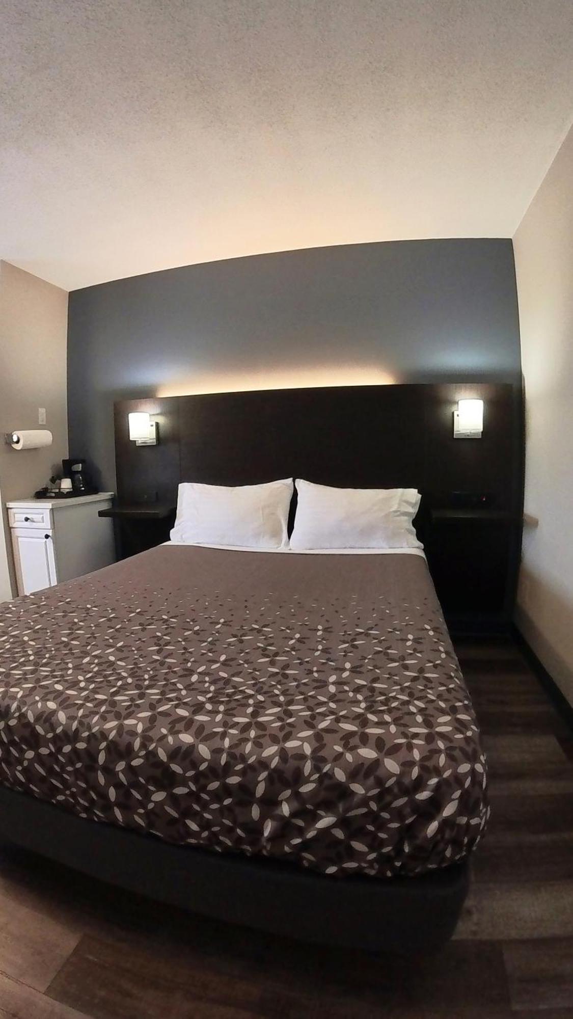 Moonlight Inn And Suites Sudbury Extérieur photo