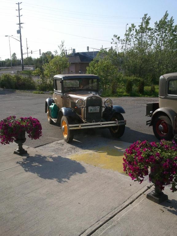 Moonlight Inn And Suites Sudbury Extérieur photo