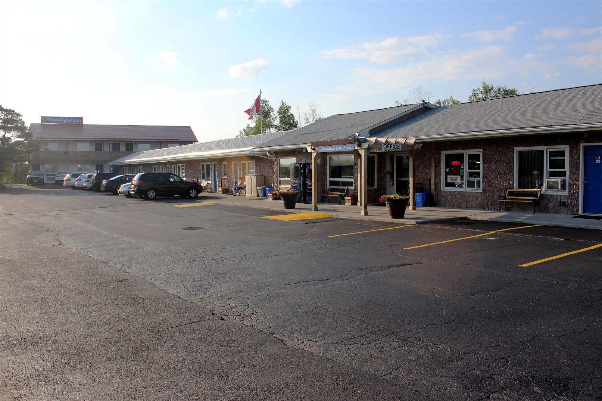 Moonlight Inn And Suites Sudbury Extérieur photo