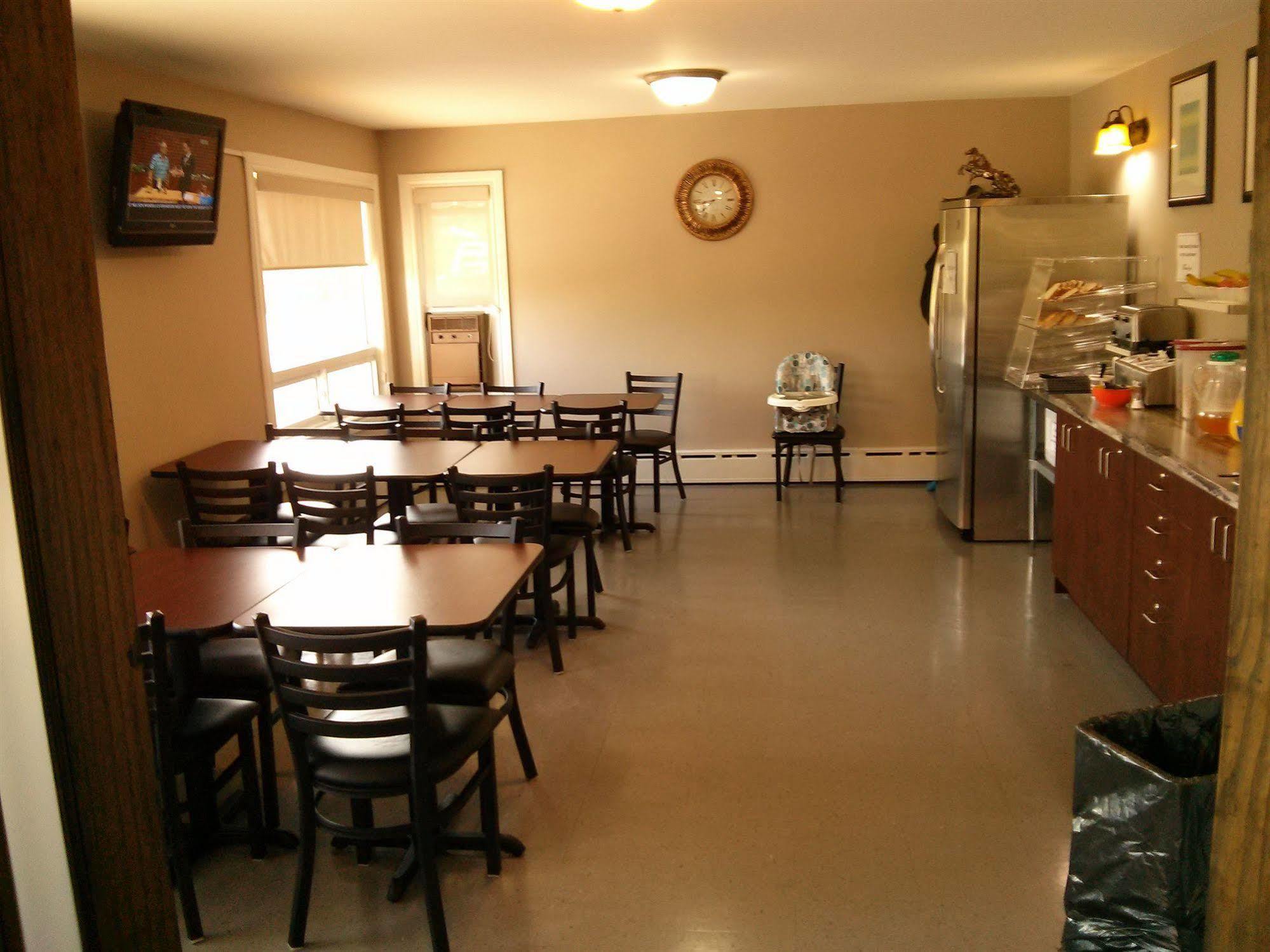 Moonlight Inn And Suites Sudbury Extérieur photo