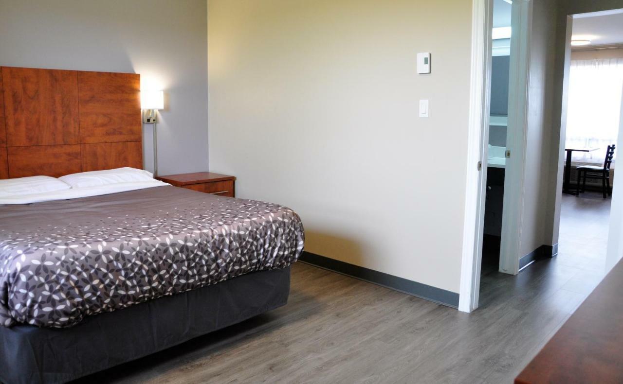 Moonlight Inn And Suites Sudbury Extérieur photo